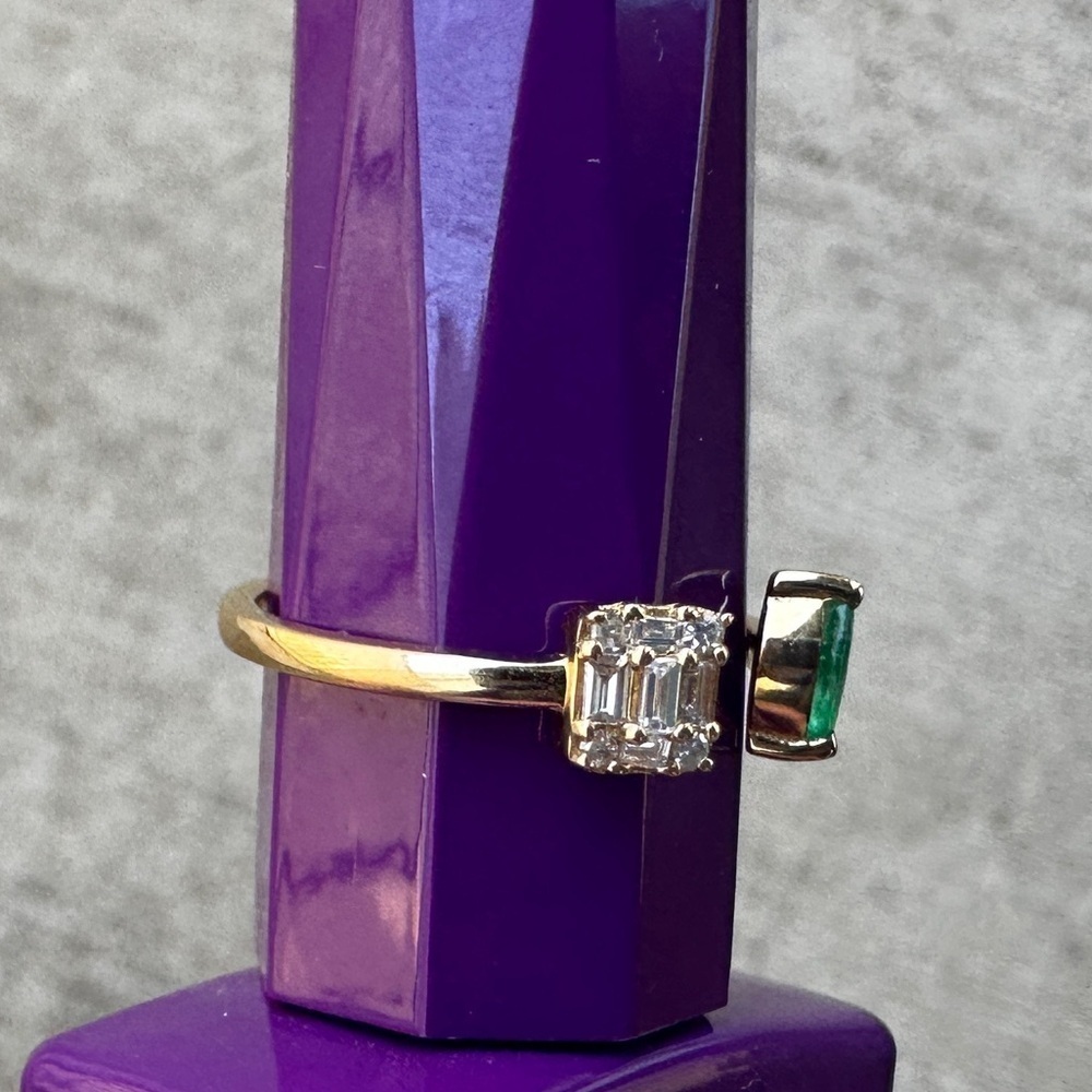 New 14K Gold Ring with Emerald and Diamonds Size 7 - Picture 6 of 11